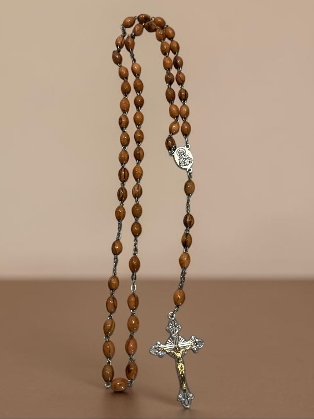 🫶🏻 Wood Beaded Rosary Necklace with Crucifix